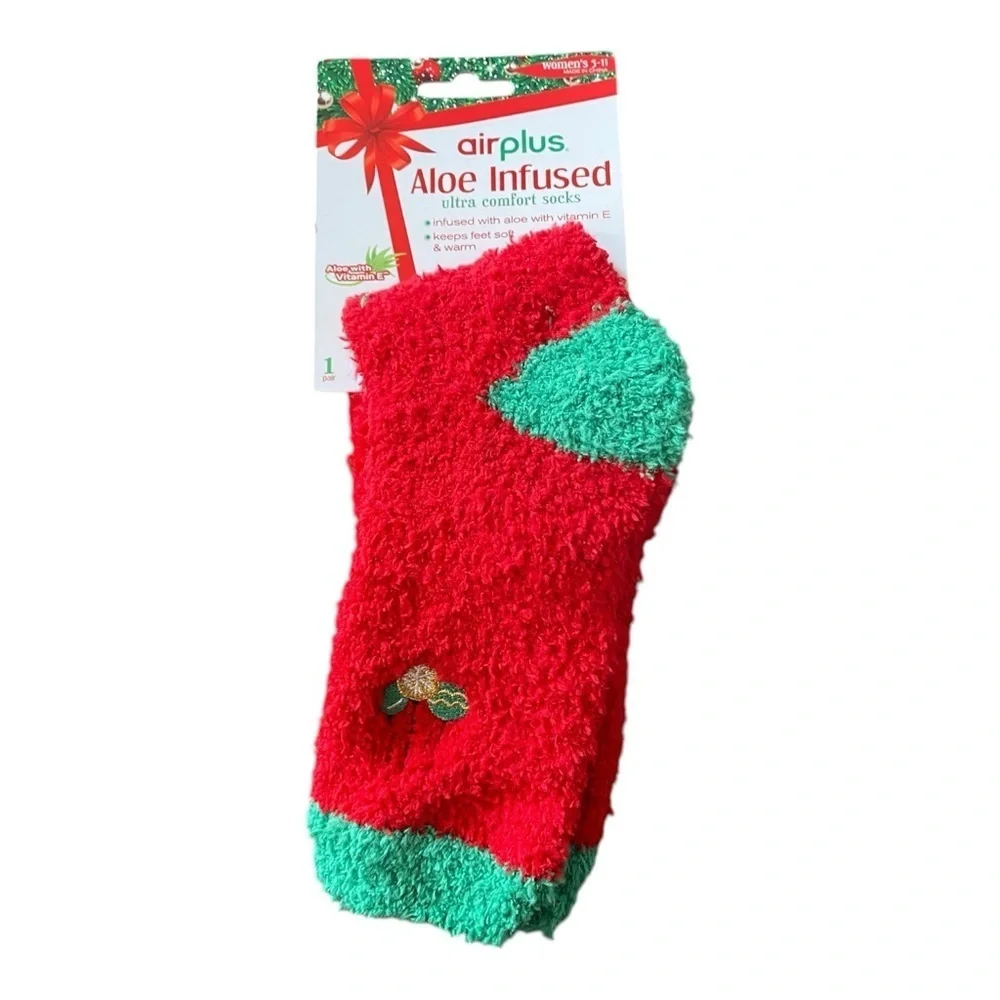 Women's Airplus Aloe Infused Socks Red Christmas Ornament Fuzzy Winter Warm NEW